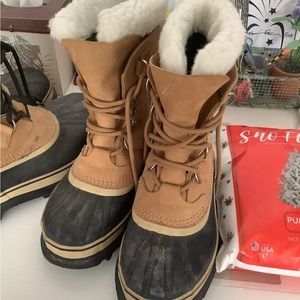 Women’s Sorel Caribou snow boots Like New.
